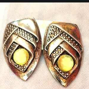 Pretty Vintage Stick In Post Earrings! In Excellent Condition!